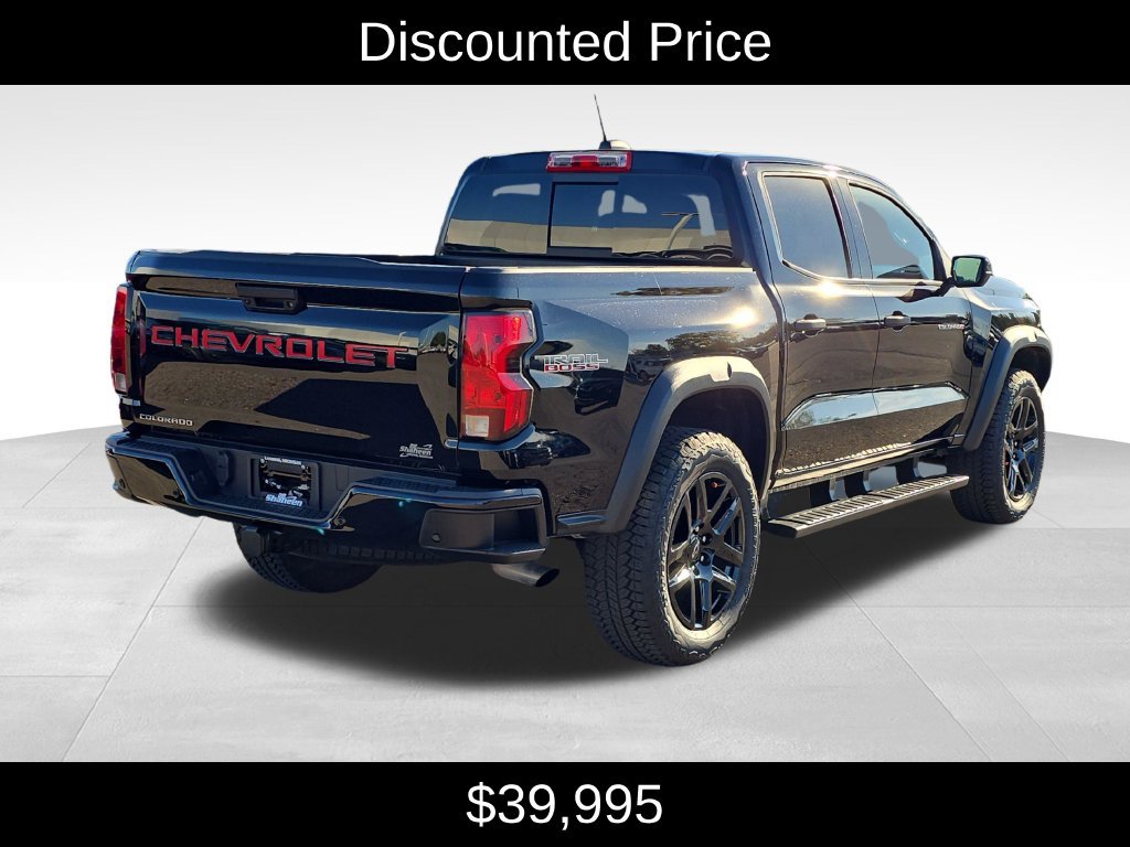 Used 2025 Chevrolet Colorado Trail Boss AWD/4WD image 3