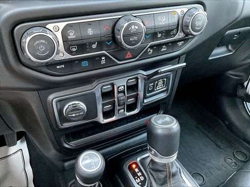 Used 2021 Jeep Wrangler Unlimited Sahara AWD/4WD image 16