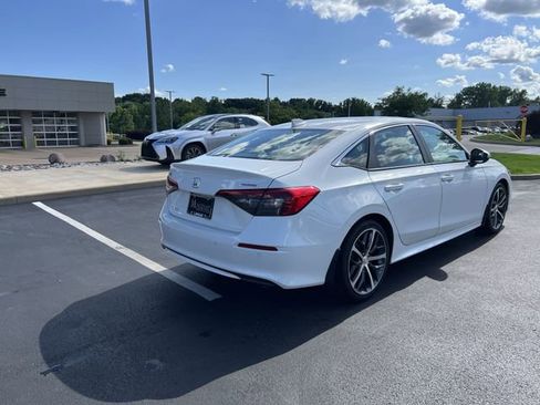 Used 2024 Honda Civic Touring image 3