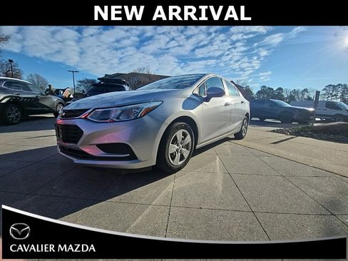 Used 2018 Chevrolet Cruze LS image 7