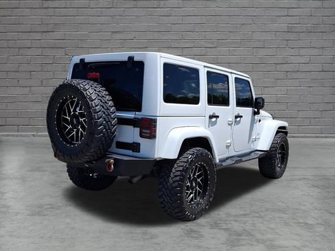 Used 2018 Jeep Wrangler Unlimited Sahara w/ Connectivity Group AWD/4WD image 11