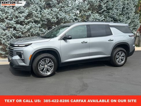 Used 2024 Chevrolet Traverse LT image 1