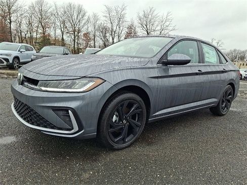 New 2026 Volkswagen Jetta SE image 2