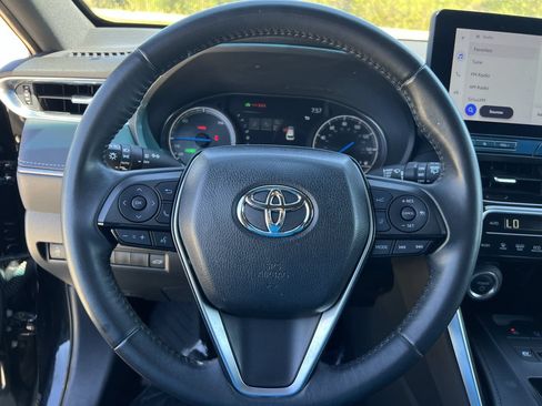 Used 2023 Toyota Venza XLE AWD/4WD image 11