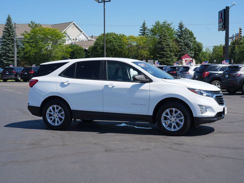 Used 2021 Chevrolet Equinox LS AWD/4WD image 2