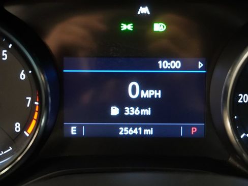Used 2023 Buick Encore GX Essence FWD image 7