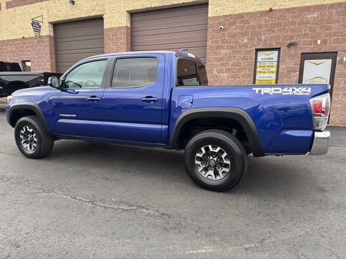 Used 2022 Toyota Tacoma TRD Off-Road image 30