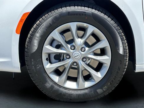New 2026 Chrysler Pacifica Select AWD/4WD image 25