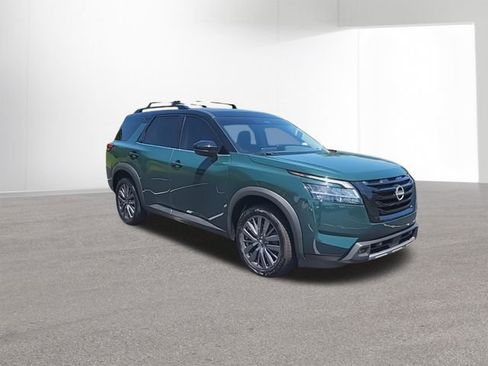 Used 2023 Nissan Pathfinder SL w/ SL Premium Package AWD/4WD image 2