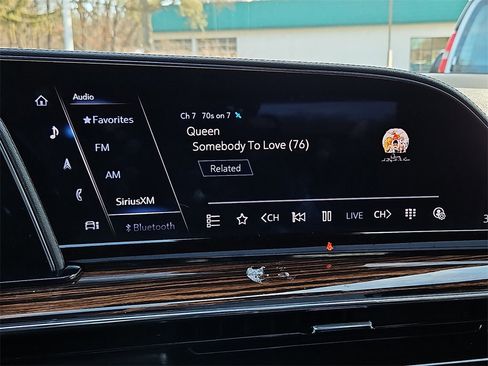 Used 2022 Cadillac Escalade Premium Luxury image 23