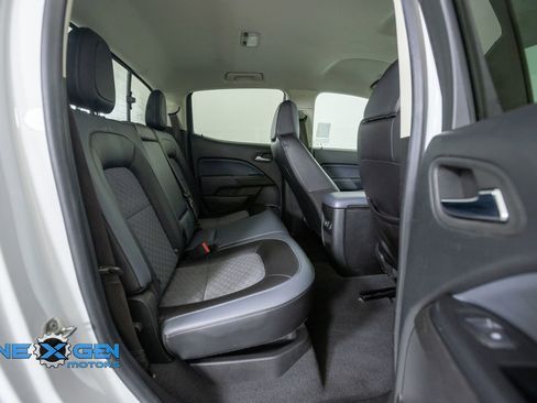 Used 2022 Chevrolet Colorado Z71 AWD/4WD image 37