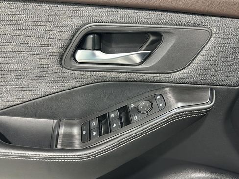 Used 2023 Nissan Rogue SV image 23