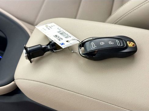 Used 2025 Porsche Macan Electric RWD image 17