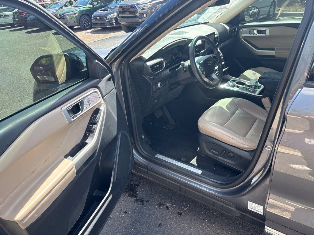 Used 2022 Ford Explorer Limited AWD/4WD image 16