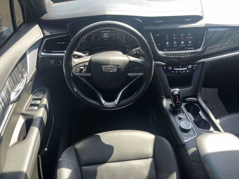 Used 2025 Cadillac XT6 Premium Luxury FWD image 12
