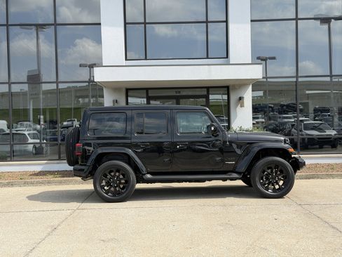 Used 2022 Jeep Wrangler Unlimited Sahara image 3
