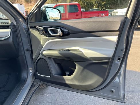 Used 2022 Jeep Compass Limited image 18