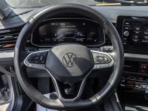 Certified 2025 Volkswagen Jetta SE FWD image 22