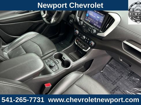 Used 2023 GMC Terrain SLT w/ Tech Package image 17