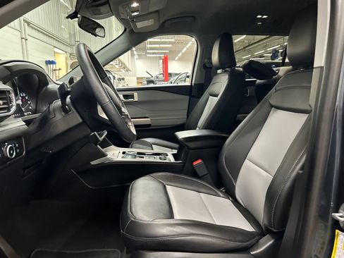 Used 2023 Ford Explorer XLT w/ Equipment Group 202A AWD/4WD image 11