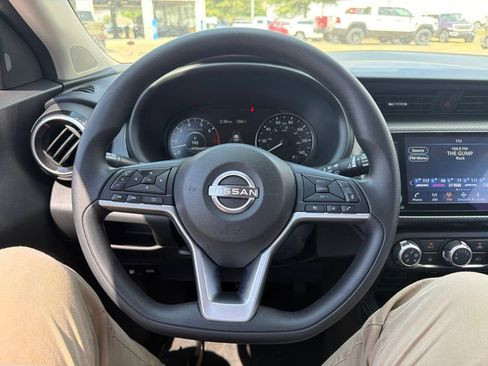 Used 2023 Nissan Kicks SV FWD image 27