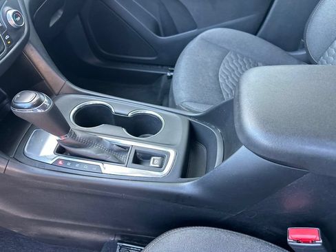 Used 2021 Chevrolet Equinox LT FWD image 21