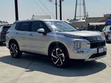 Used 2023 Mitsubishi Outlander SE image 4