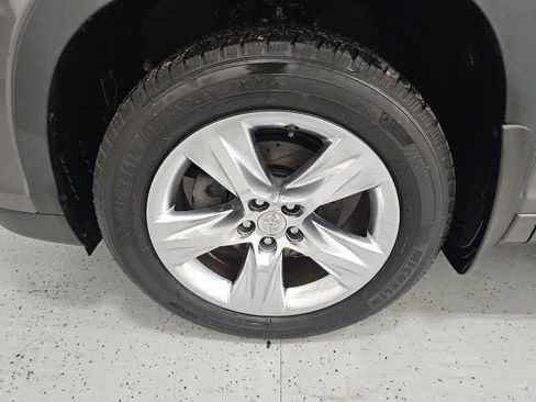 Used 2014 Toyota Highlander Limited image 9