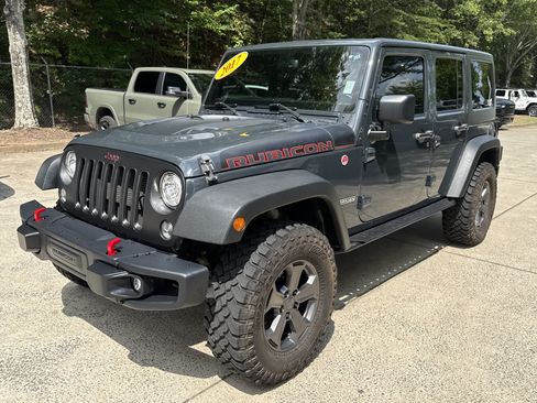 Used 2017 Jeep Wrangler Unlimited Rubicon AWD/4WD image 3