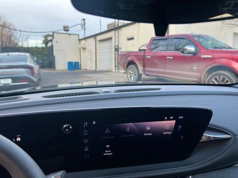 Used 2025 Buick Envista Preferred image 18