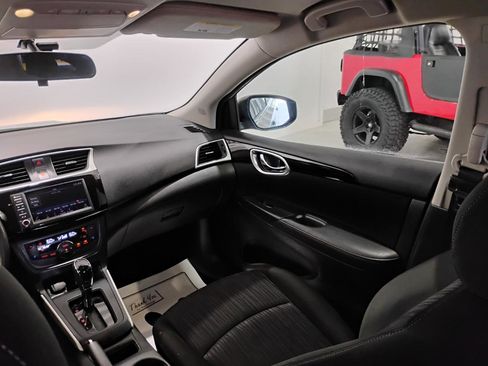 Used 2019 Nissan Sentra SV FWD image 8