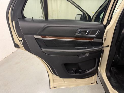 Used 2018 Ford Explorer Platinum AWD/4WD image 19