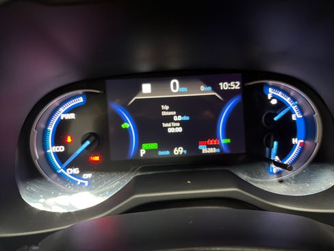 Used 2025 Toyota RAV4 XLE AWD/4WD image 13