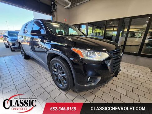 Used 2021 Chevrolet Traverse RS FWD image 1