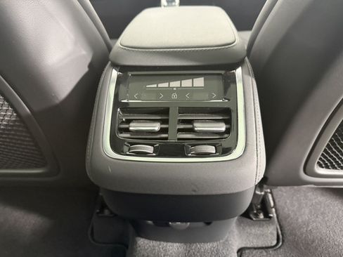 Used 2025 Volvo XC90 B5 Core AWD/4WD image 15