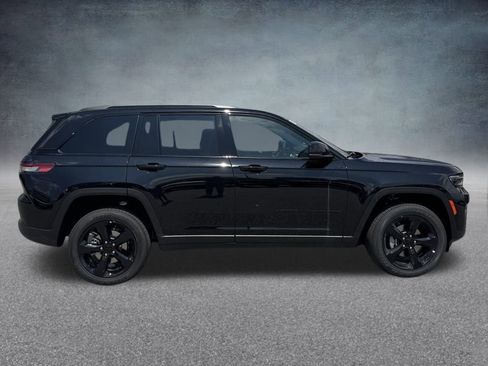 New 2025 Jeep Grand Cherokee 4WD image 4