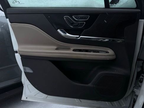 Certified 2022 Lincoln Corsair Standard w/ Equipment Group 101A image 14