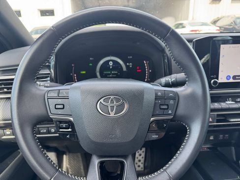 Used 2025 Toyota Camry SE FWD image 29