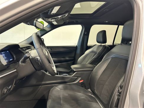 Used 2024 Jeep Grand Cherokee Altitude image 15