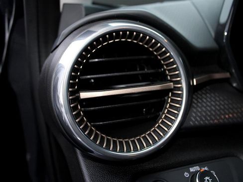 Used 2024 Chevrolet Trax ACTIV w/ Sunroof Package image 29