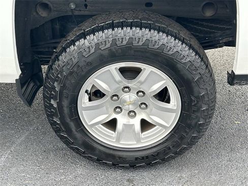 Used 2018 Chevrolet Silverado 1500 LT w/ Trailering Package image 13