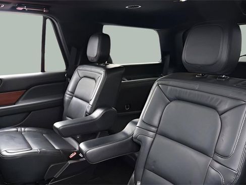 Used 2021 Lincoln Navigator Reserve image 19
