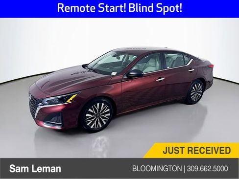 Used 2024 Nissan Altima 2.5 SV image 1