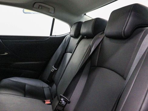 Used 2025 Lexus ES 300h w/ Premium Package FWD image 19