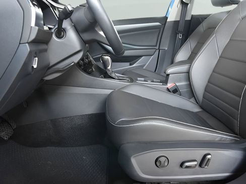 Used 2024 Volkswagen Jetta SE image 10