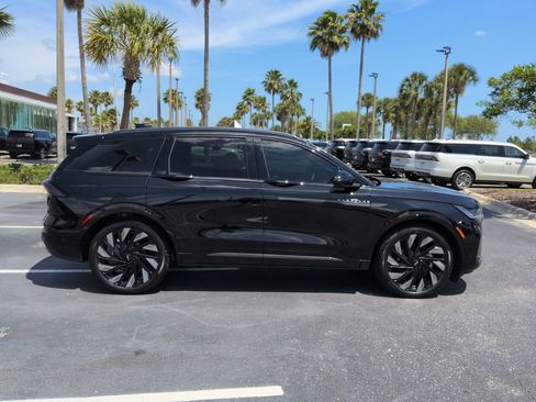 Used 2024 Lincoln Nautilus Reserve w/ Equipment Group 202A AWD/4WD image 3