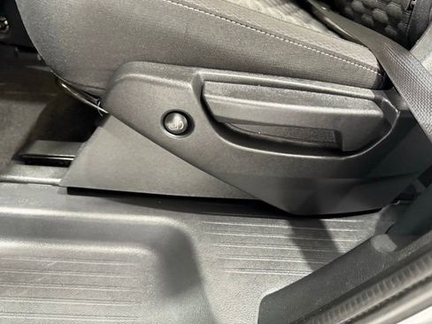 Used 2022 Nissan Pathfinder SV image 16