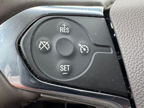 Used 2019 Chevrolet Traverse LT image 16