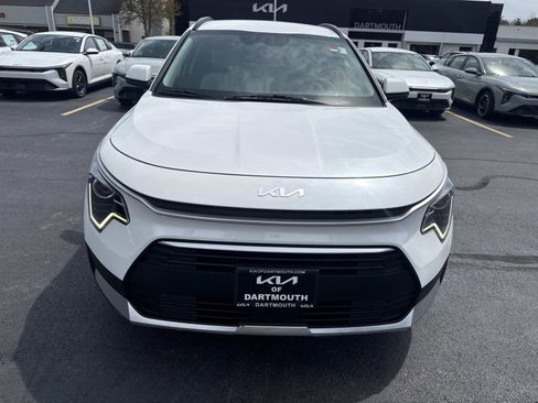 Used 2023 Kia Niro EX FWD image 11