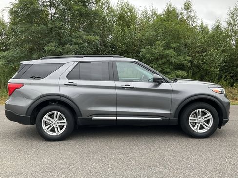 Used 2022 Ford Explorer XLT image 26